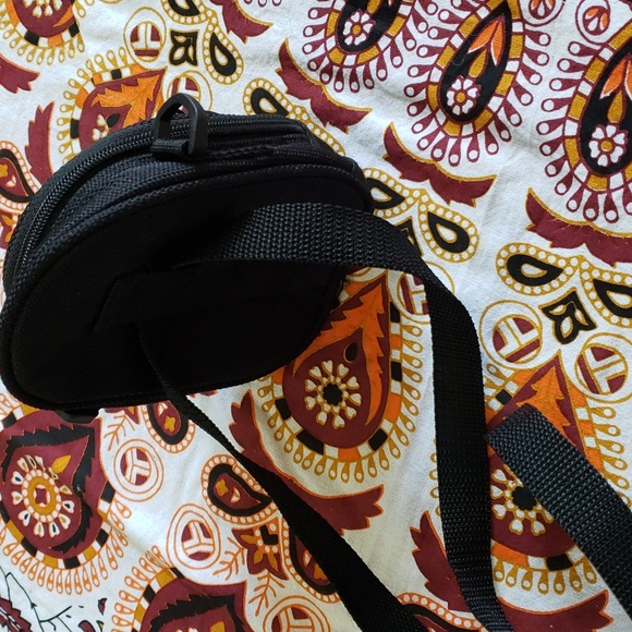 SAMSONITE Convertible Belt/Crossbody Hiking Bag. 6" x 5" x 2" EUC UNISEX RFID - Picture 4 of 11